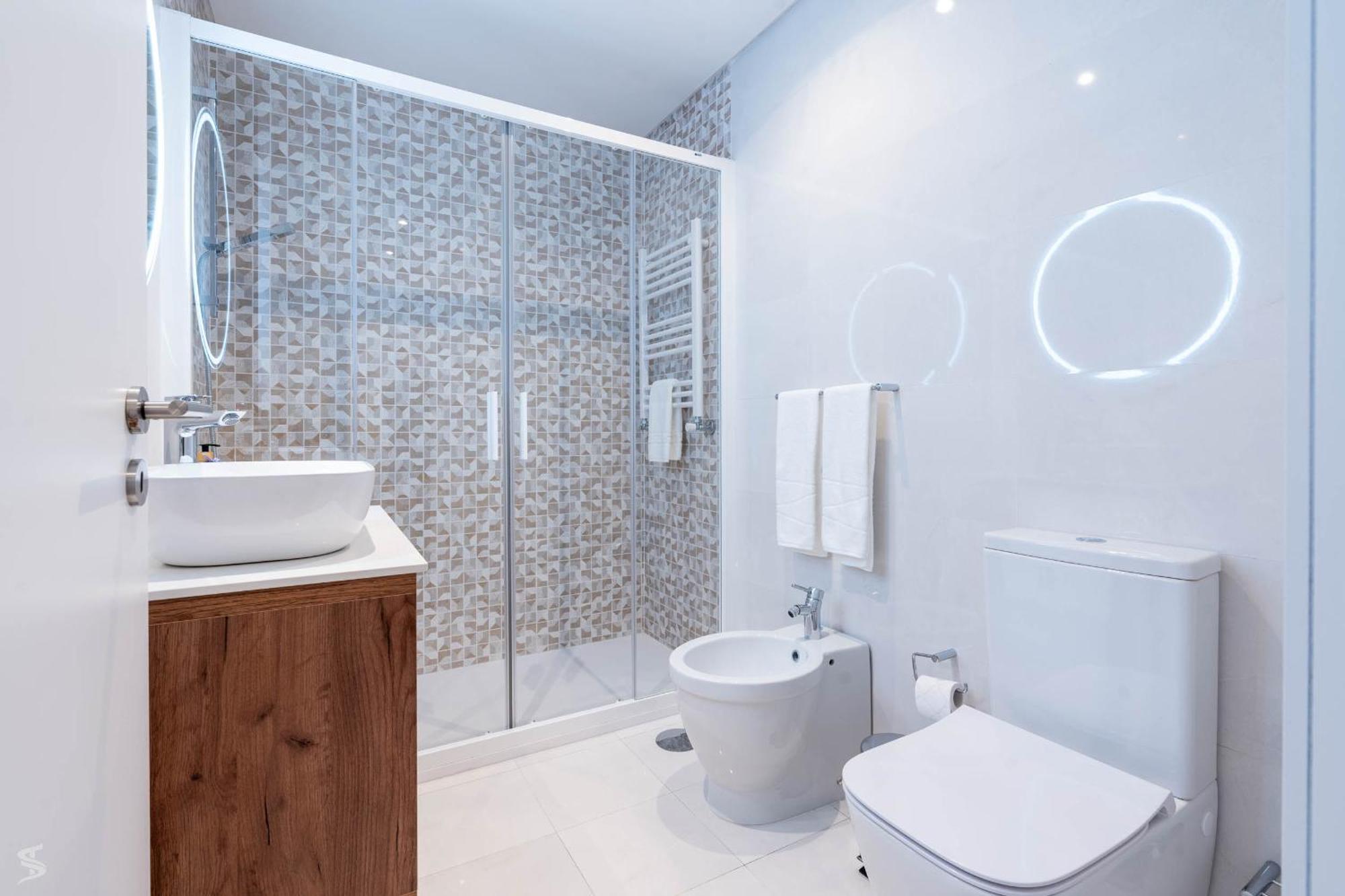 Cedofeita Sunny Apartment - Balcony & Parking Porto Luaran gambar